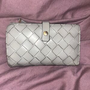 Bottega Veneta Elegant Gray Woven Wallet